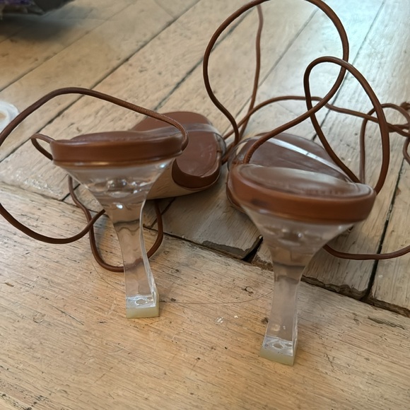 Larroude Gloria Heel - Picture 9 of 11